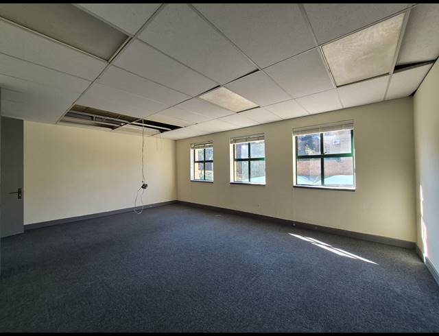 175M² OFFICE TO LET IN DUNKELD WEST